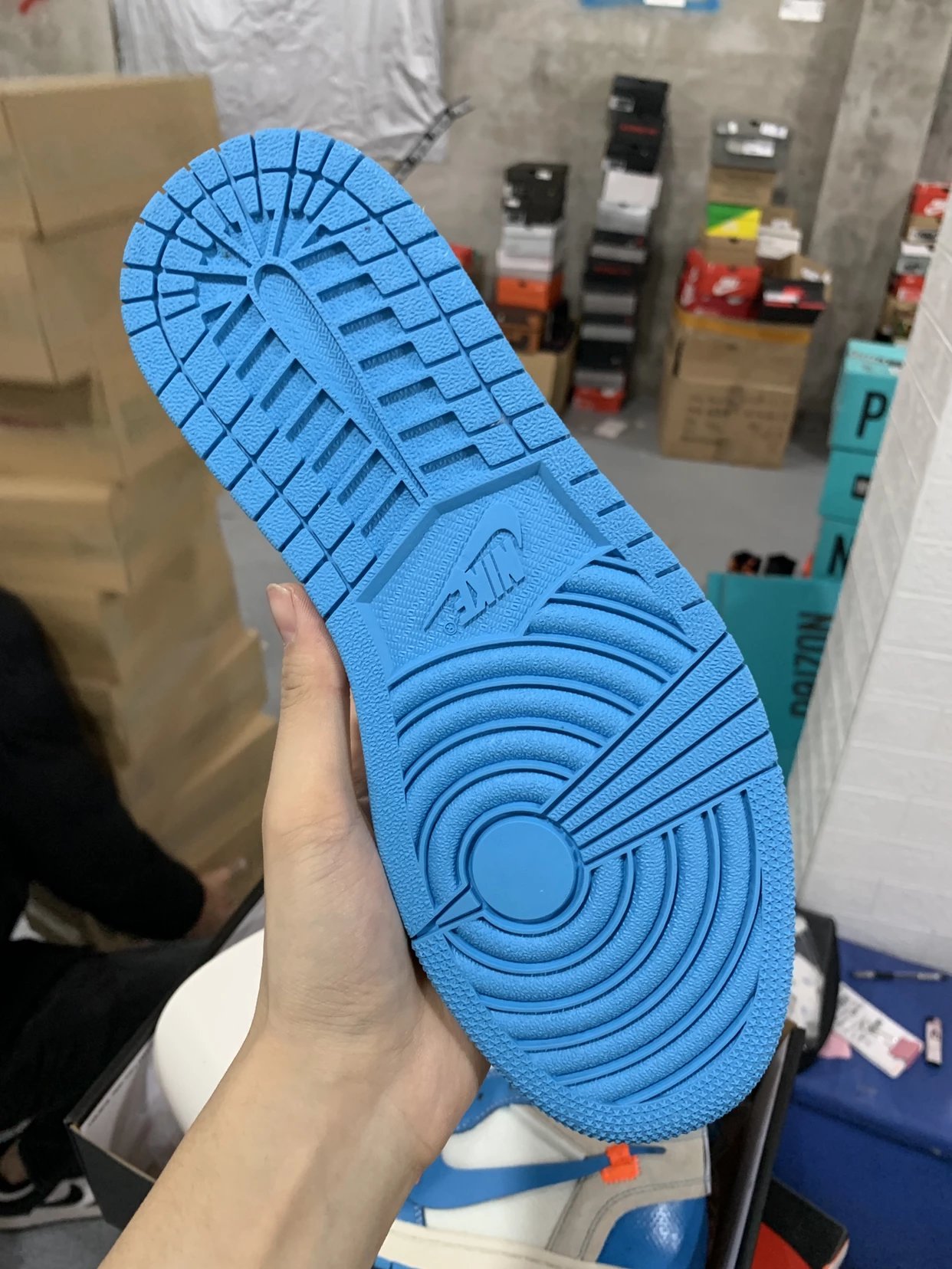 Air Jordan 1 Retro High Off White University Blue