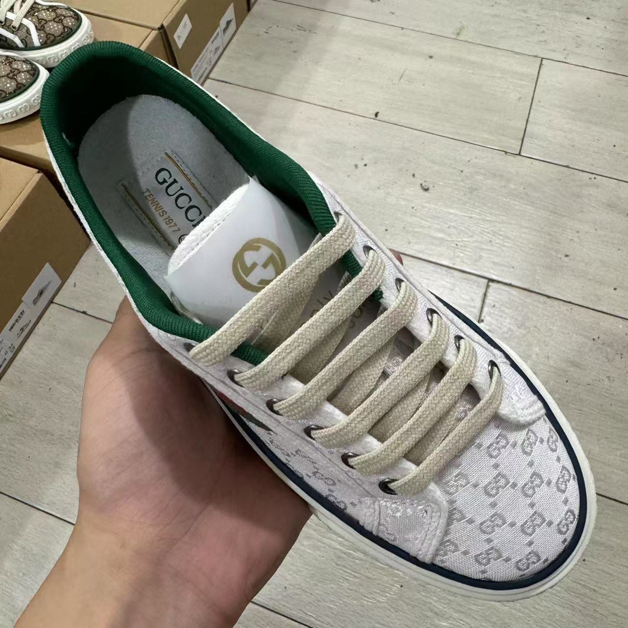 Gucci Classical letters white low shoes