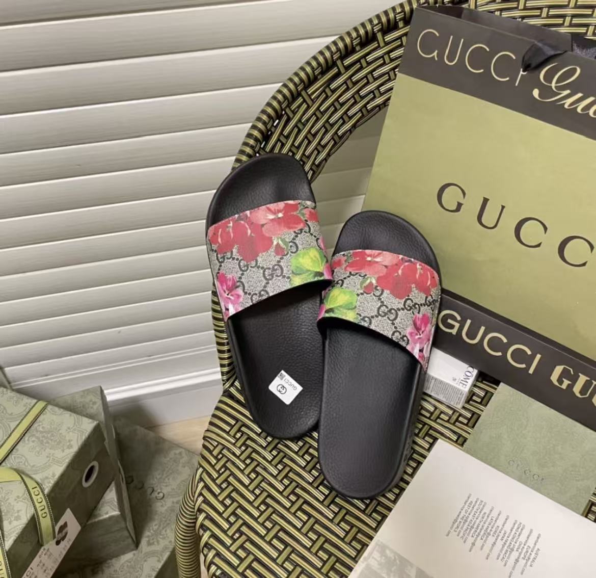 Gucci floral pattern slippers